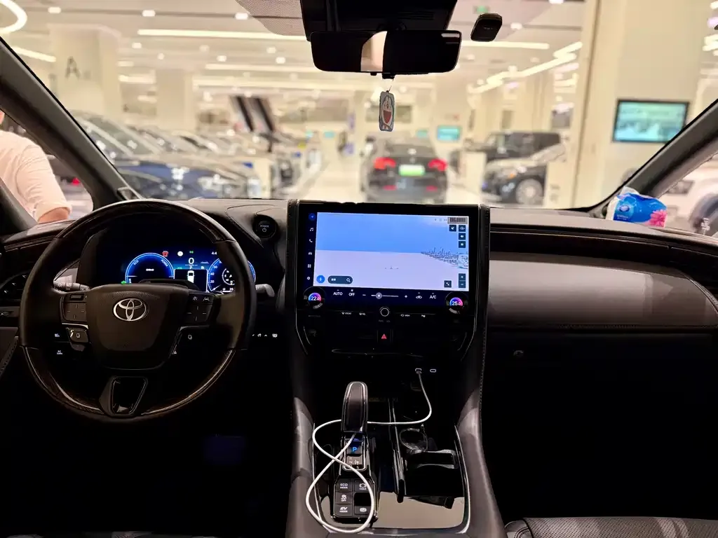 Toyota Alphard — фото 3