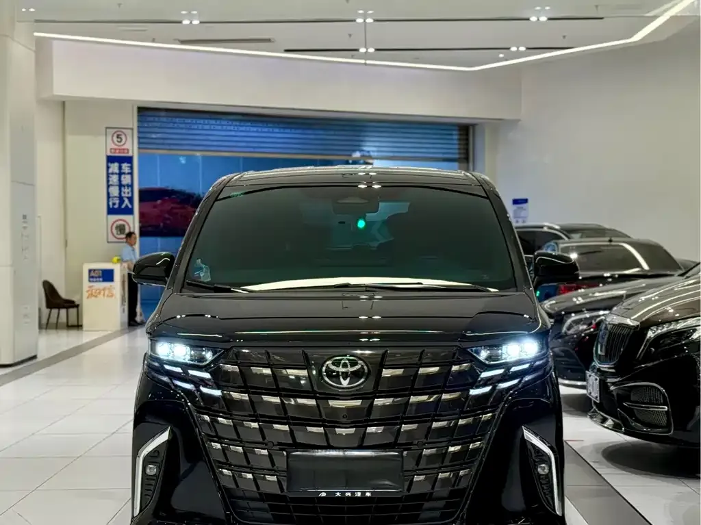 Toyota Alphard — фото 5