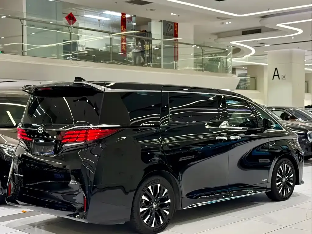 Toyota Alphard — фото 6