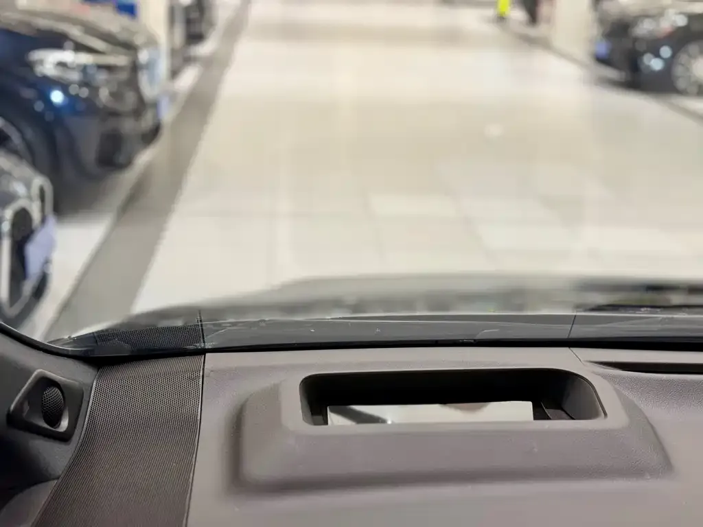 Toyota Alphard — фото 2
