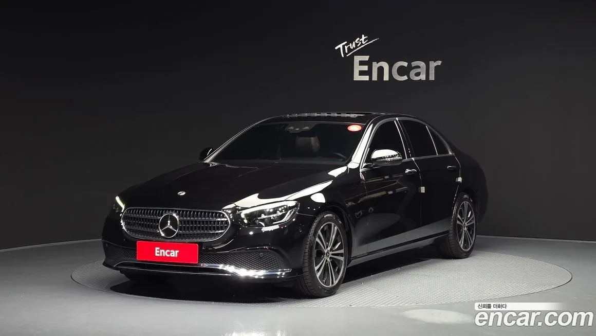 Mercedes-Benz E-Class — фото 1