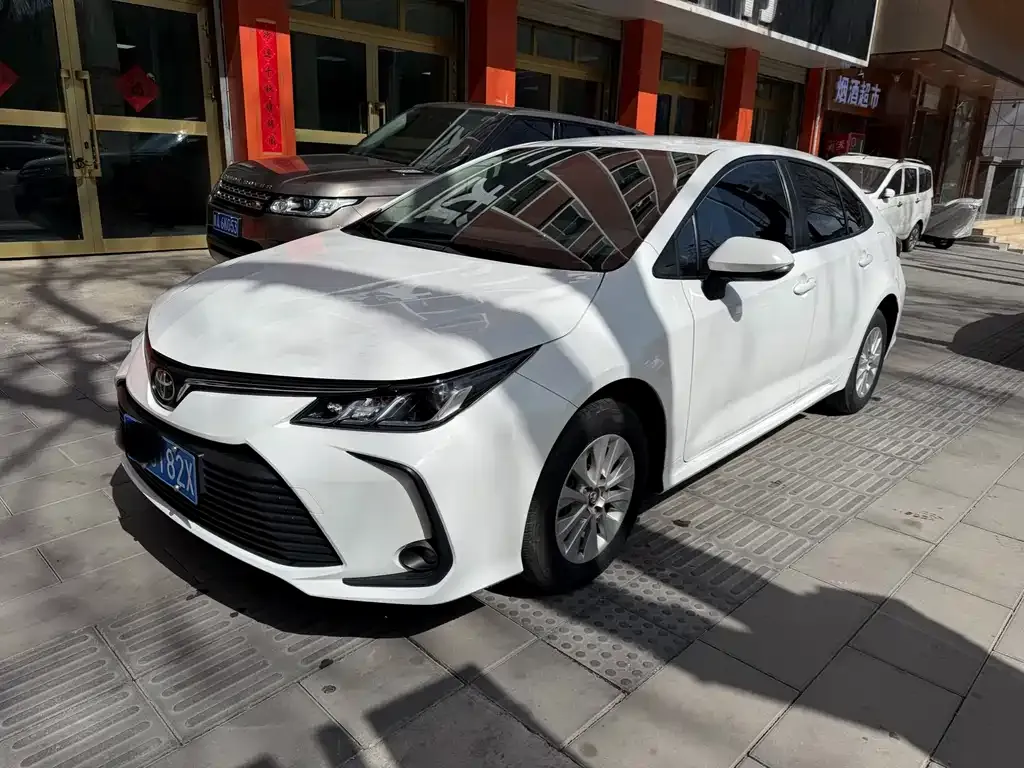 Toyota Corolla — фото 1