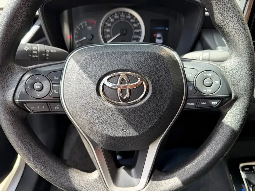 Toyota Corolla — фото 9