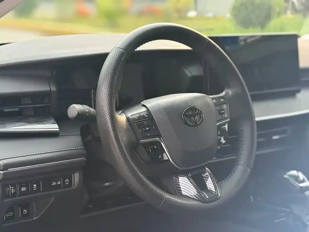 Toyota Camry — фото 3