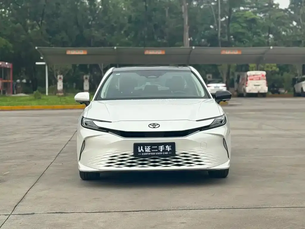 Toyota Camry — фото 9