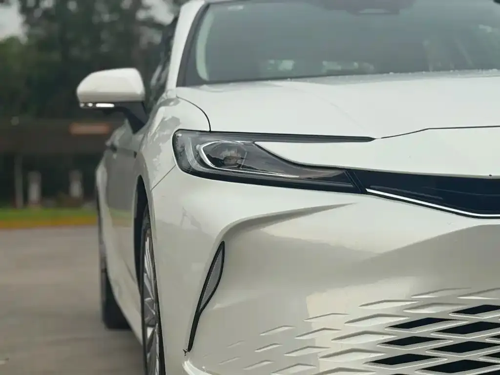 Toyota Camry — фото 4