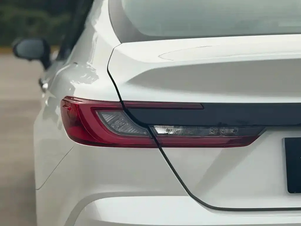 Toyota Camry — фото 2