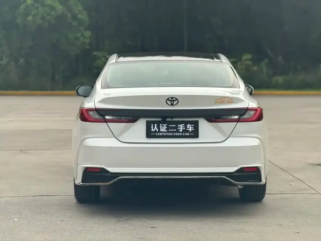 Toyota Camry — фото 6