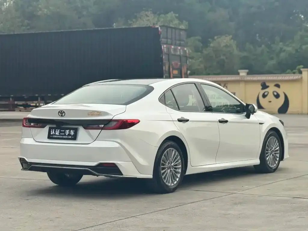 Toyota Camry — фото 8