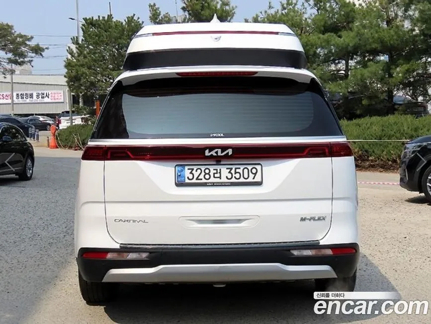 Kia Carnival — фото 10