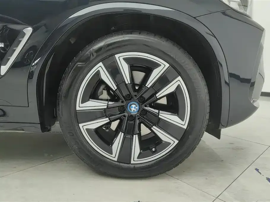 BMW iX3 — фото 2