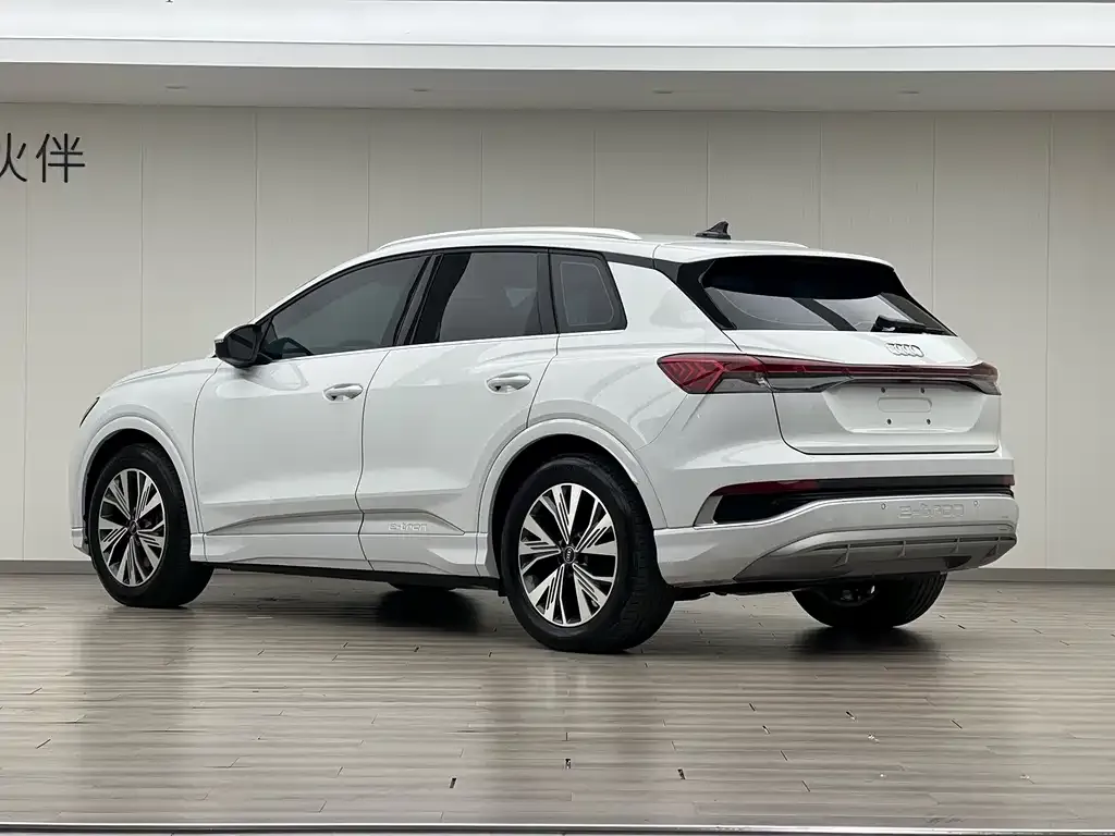 Audi Q4 e-tron — фото 8