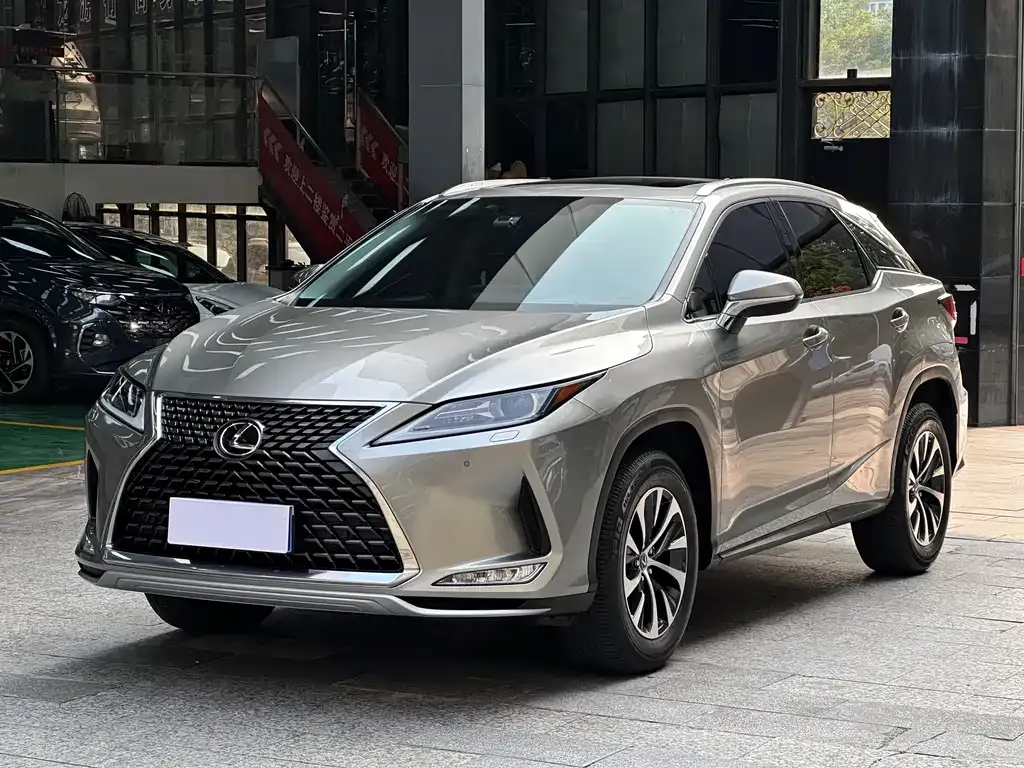 Lexus RX — фото 1