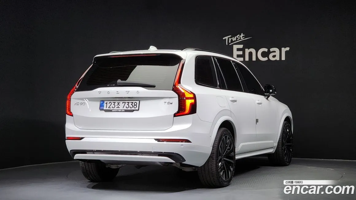 Volvo XC90 — фото 8
