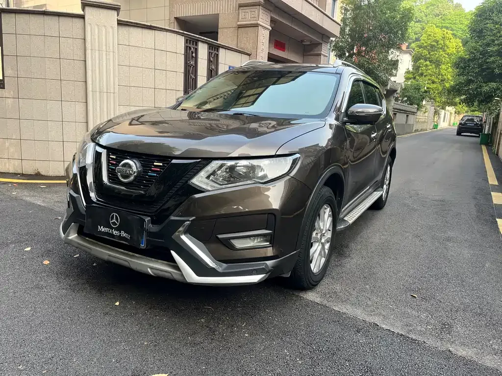 Nissan X-Trail — фото 1