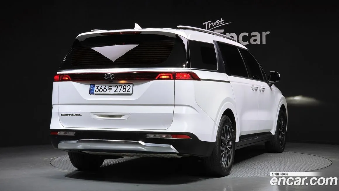 Kia Carnival — фото 3