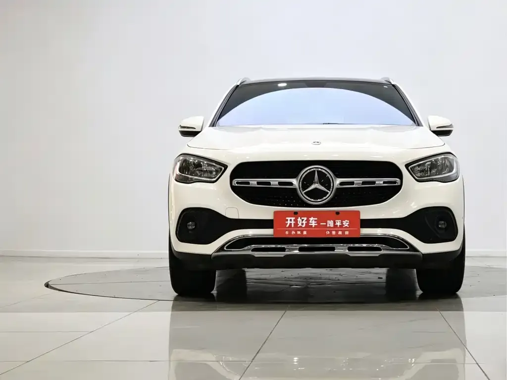 Mercedes-Benz GLA — фото 1