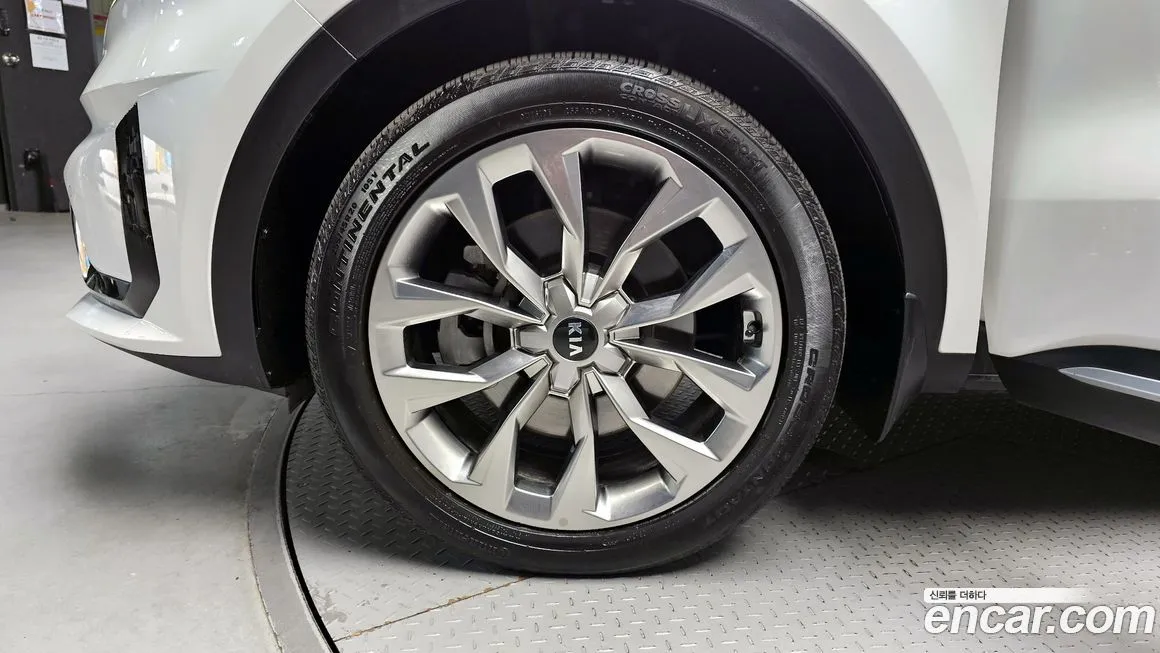 Kia Sorento — фото 8