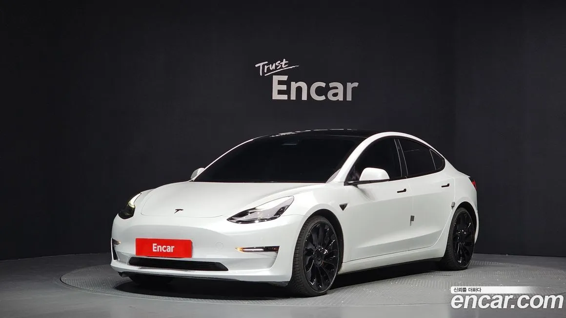 Tesla Model 3 — фото 1