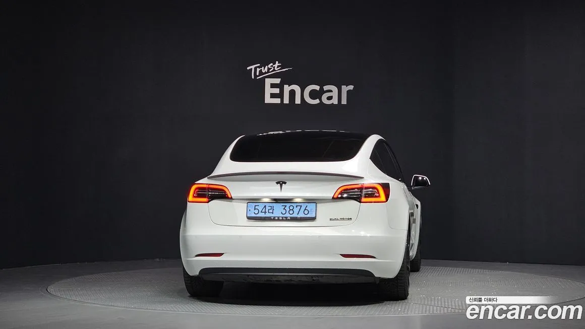 Tesla Model 3 — фото 2