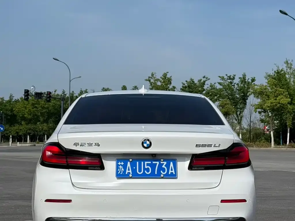 BMW 5 Series — фото 2