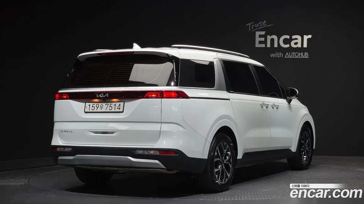 Kia Carnival — фото 10