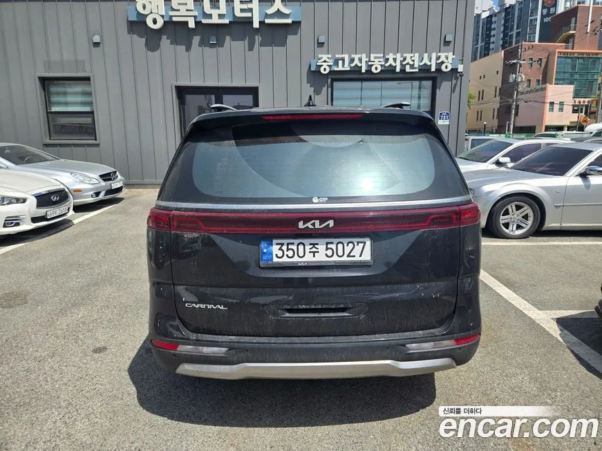 Kia Carnival — фото 10