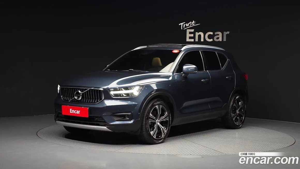 Volvo XC40 — фото 1