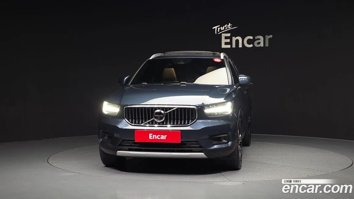 Volvo XC40 — фото 4