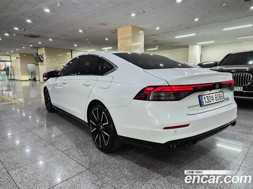 Honda Accord — фото 8