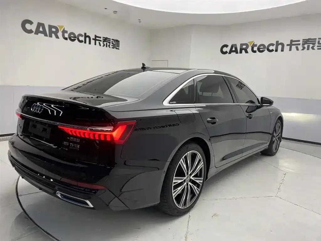 Audi A6L — фото 1
