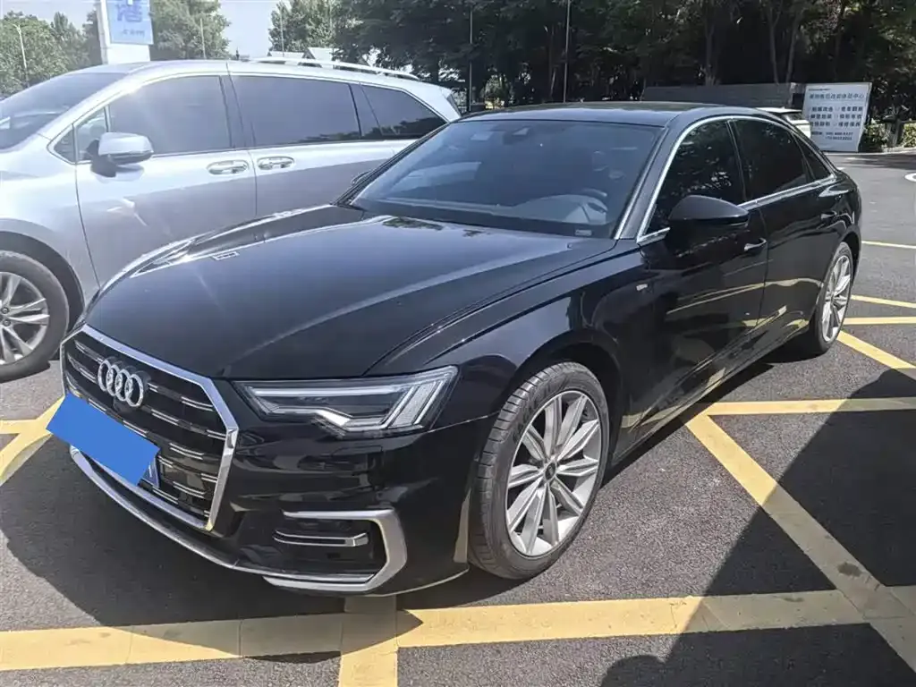 Audi A6L — фото 1