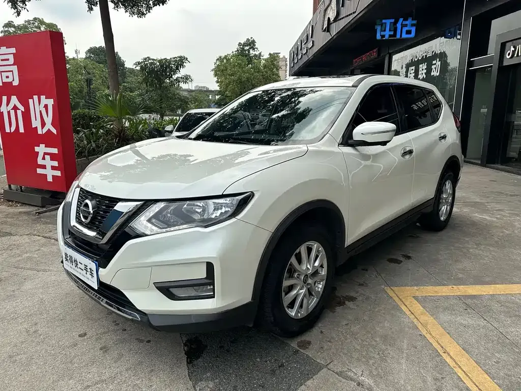 Nissan X-Trail — фото 1