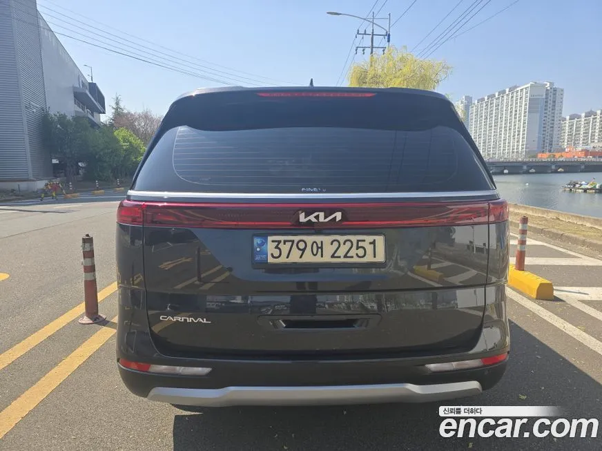 Kia Carnival — фото 4