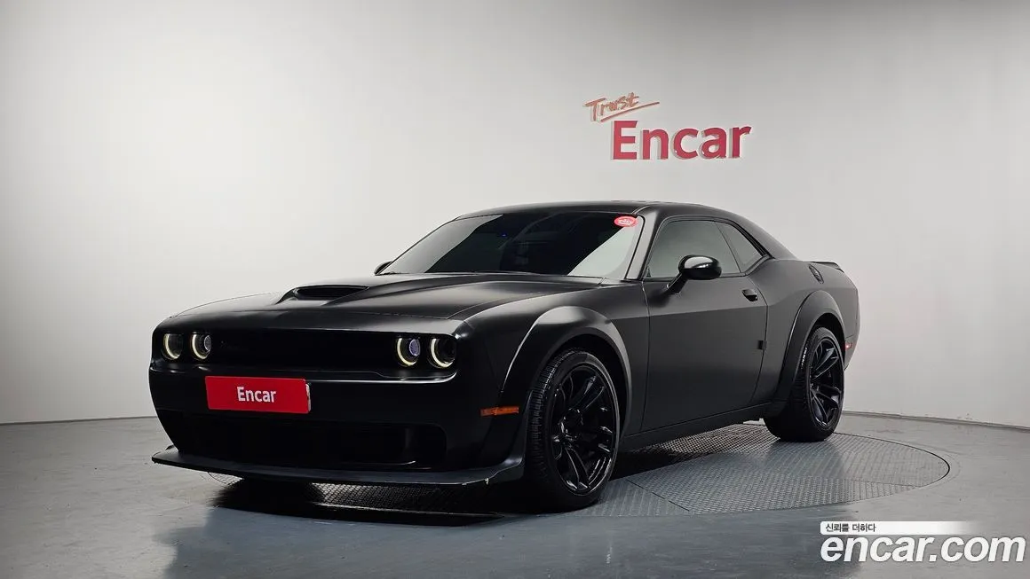 Dodge Challenger — фото 1