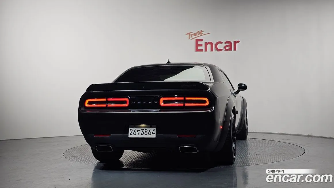 Dodge Challenger — фото 7