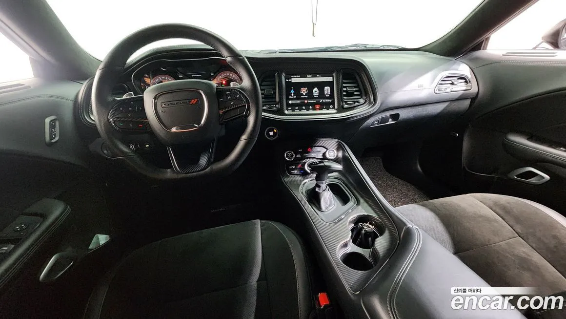 Dodge Challenger — фото 9