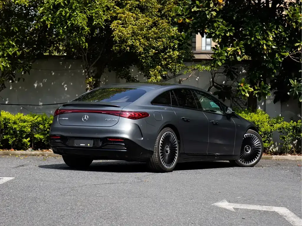 Mercedes-Benz EQS AMG — фото 7
