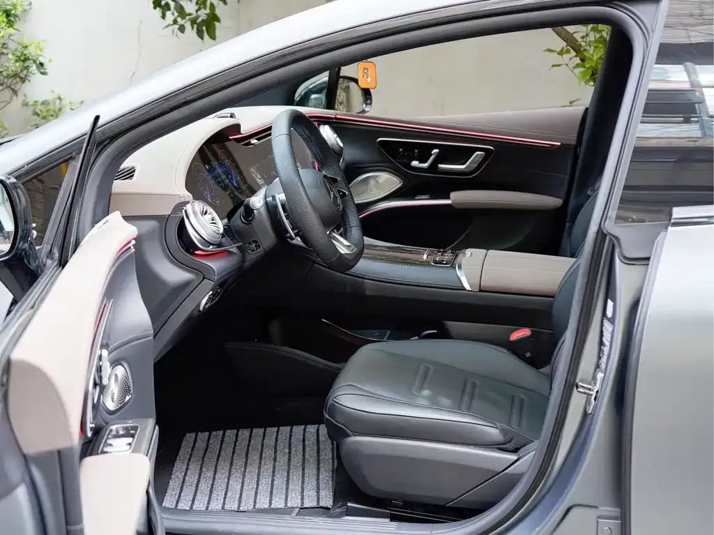 Mercedes-Benz EQS AMG — фото 9
