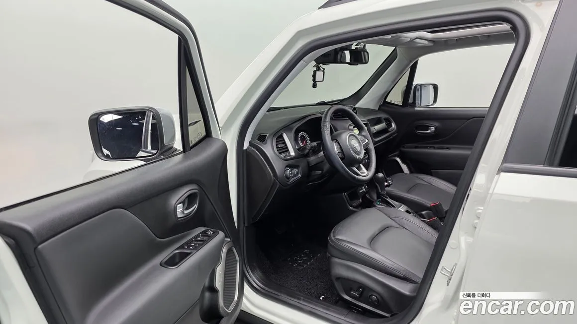 Jeep Renegade — фото 10
