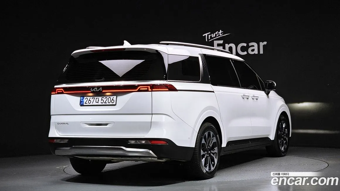 Kia Carnival — фото 8