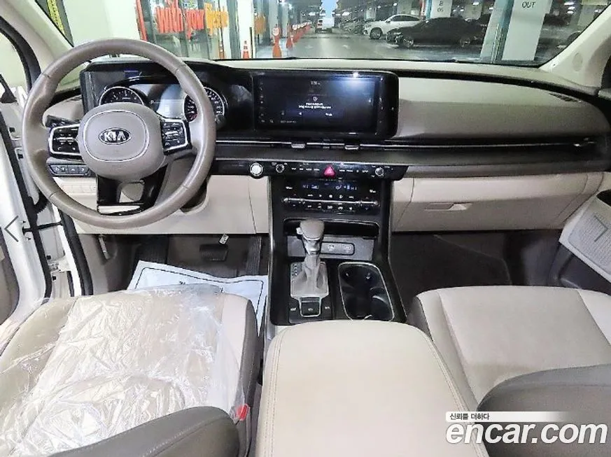 Kia Carnival — фото 10
