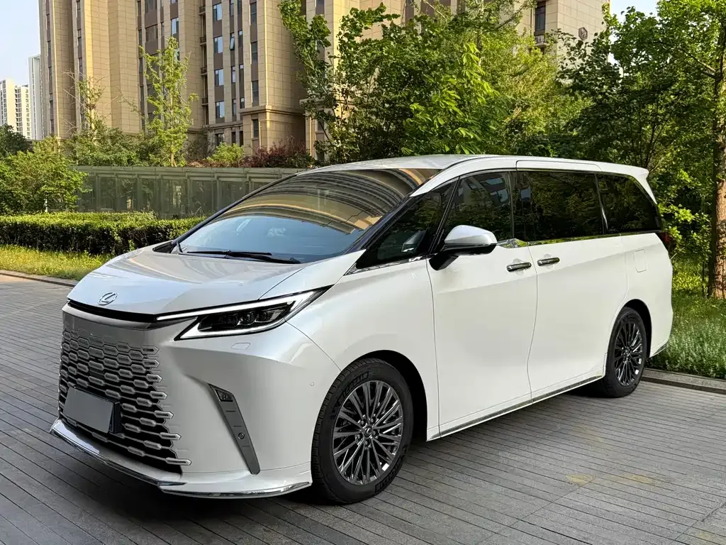 Lexus LM — фото 10