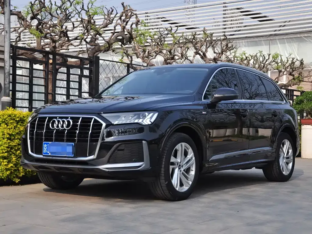 Audi Q7 — фото 1