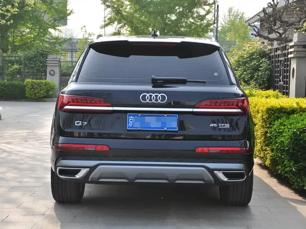 Audi Q7 — фото 10
