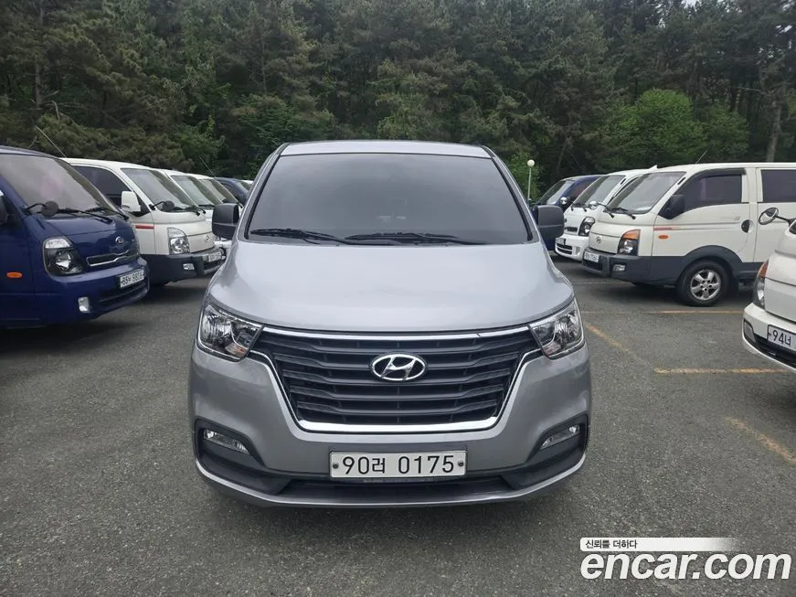 Hyundai Starex — фото 1