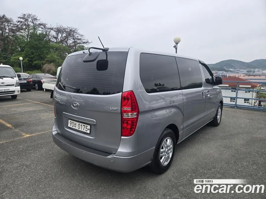 Hyundai Starex — фото 10