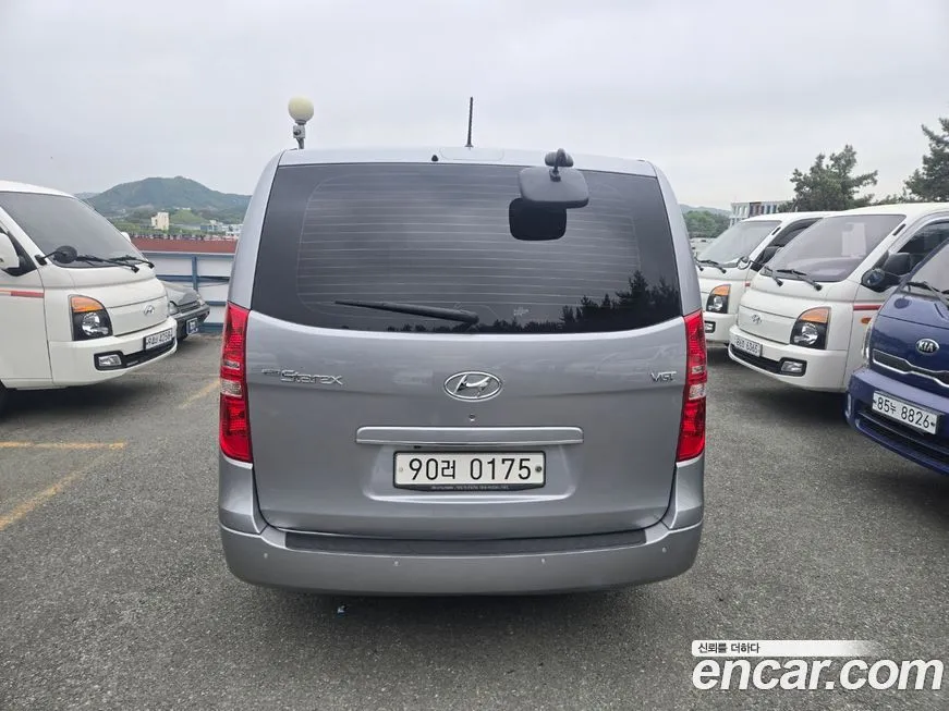 Hyundai Starex — фото 3