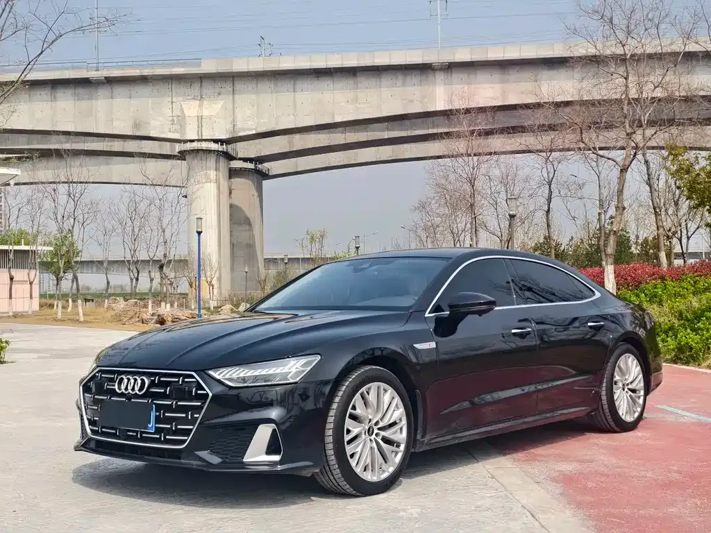 Audi A7L — фото 1