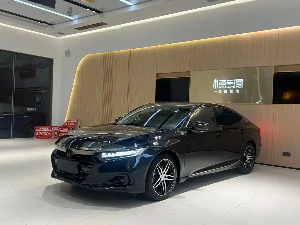 Honda Accord — фото 1